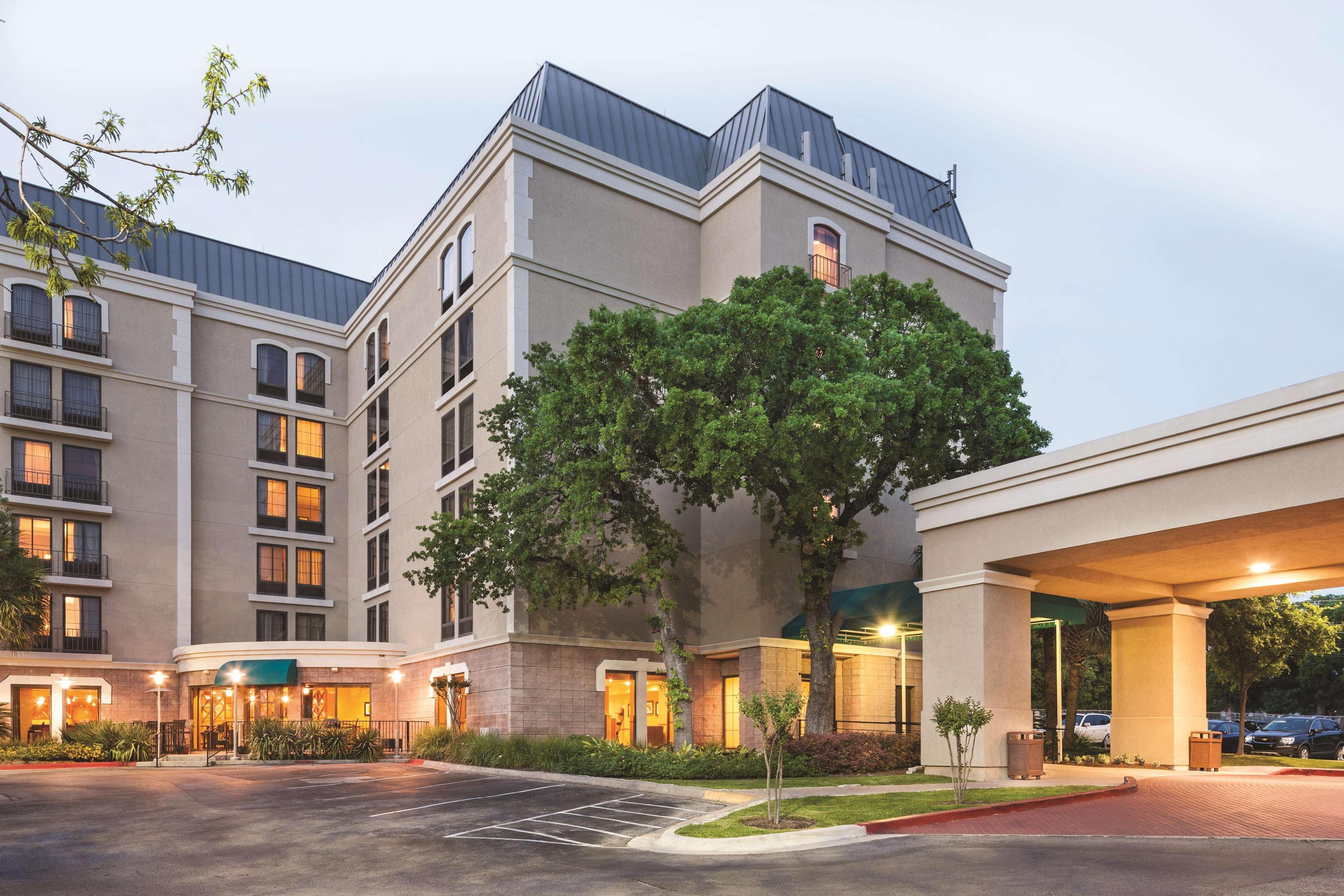 Doubletree By Hilton Austin-University Area Exterior foto